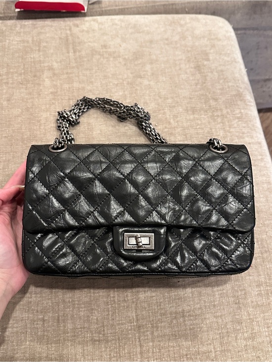 fashion. Handbags - Classic Quilted Black Leather Shoulder Bag with Chain Strap